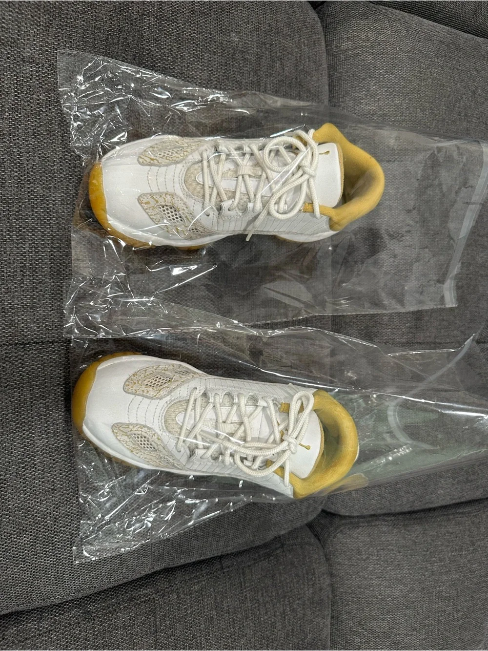 Jordan Retro Classic Boys Size 5  White and Yellow Low-Top Sneakers